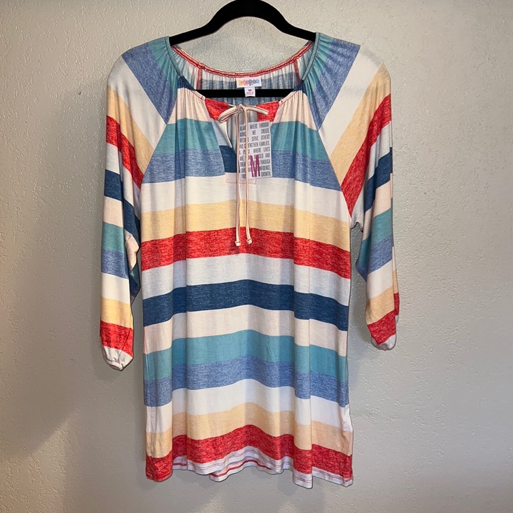 💥 $5 with any bundle! 💥 LulaRoe NWT 3/4 sleeve blouse